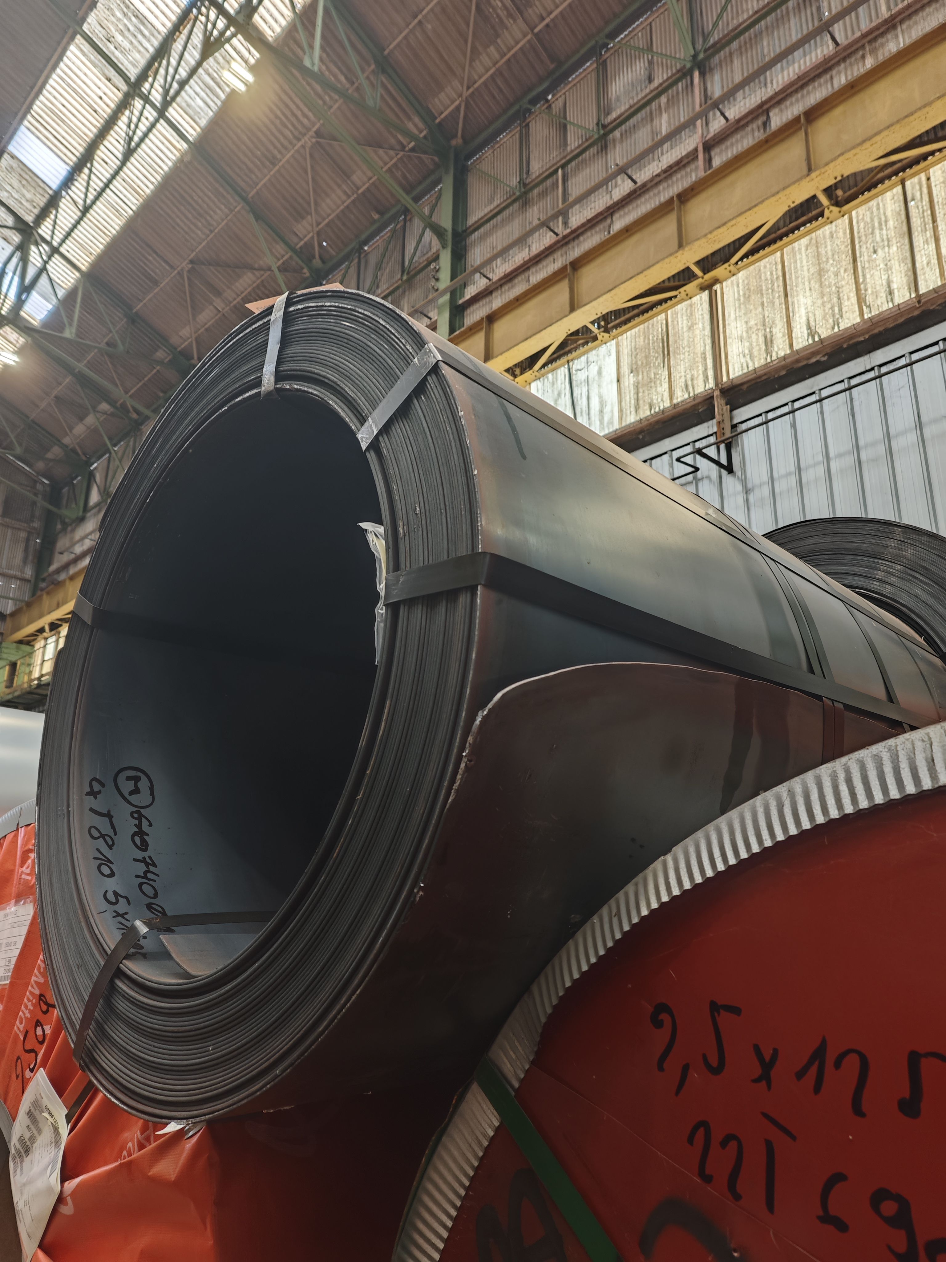 Bobine laminée à chaud noire